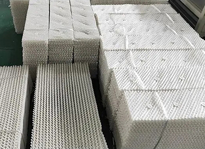 How Does the Pore Structure of Structured Packing Influence Separation?